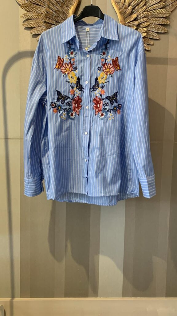 Camisa bordada flores