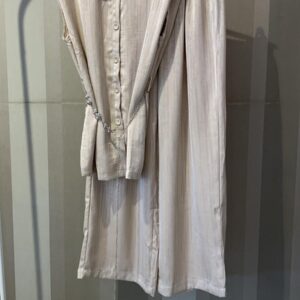 Camisa y pantalón con cinturón