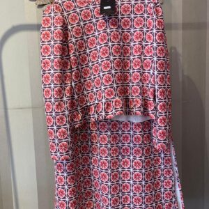 Falda y camisa manga estampada