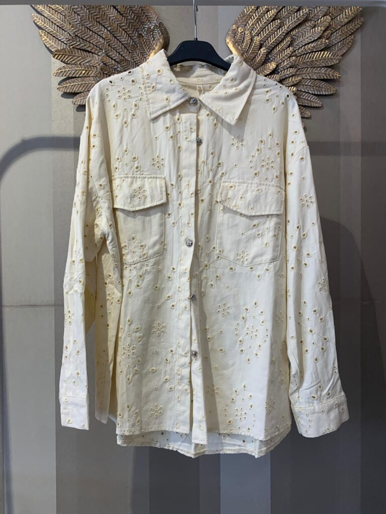 Camisa blanca calada